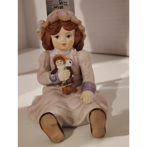 Giordano Art Victoria figurine H3804 Heirloom Tradition 3 Inches Tall - Picture 2 of 7